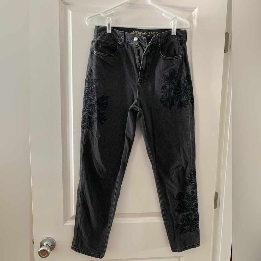 American Eagle Dark Wash Embroidered Mom Jeans, size 6